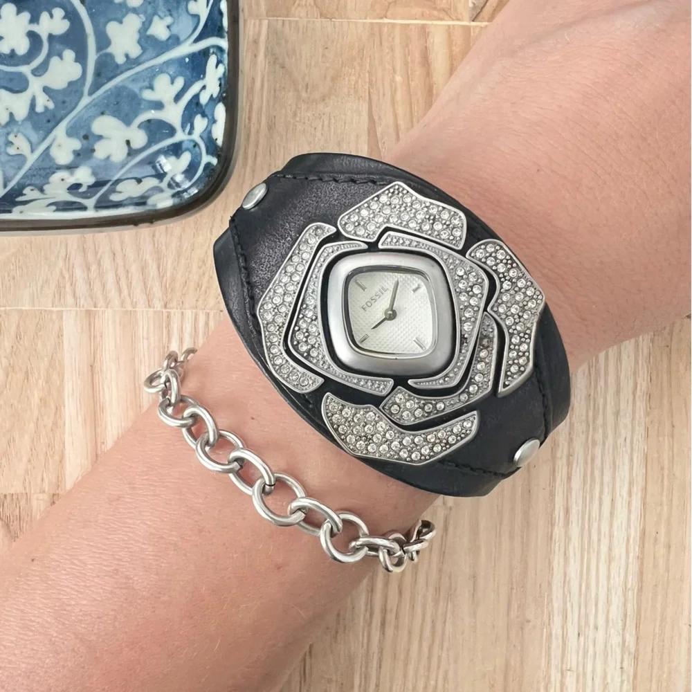 Rare Fossil ladies silver tone rose leather strap fashion watch NEW BATTERY